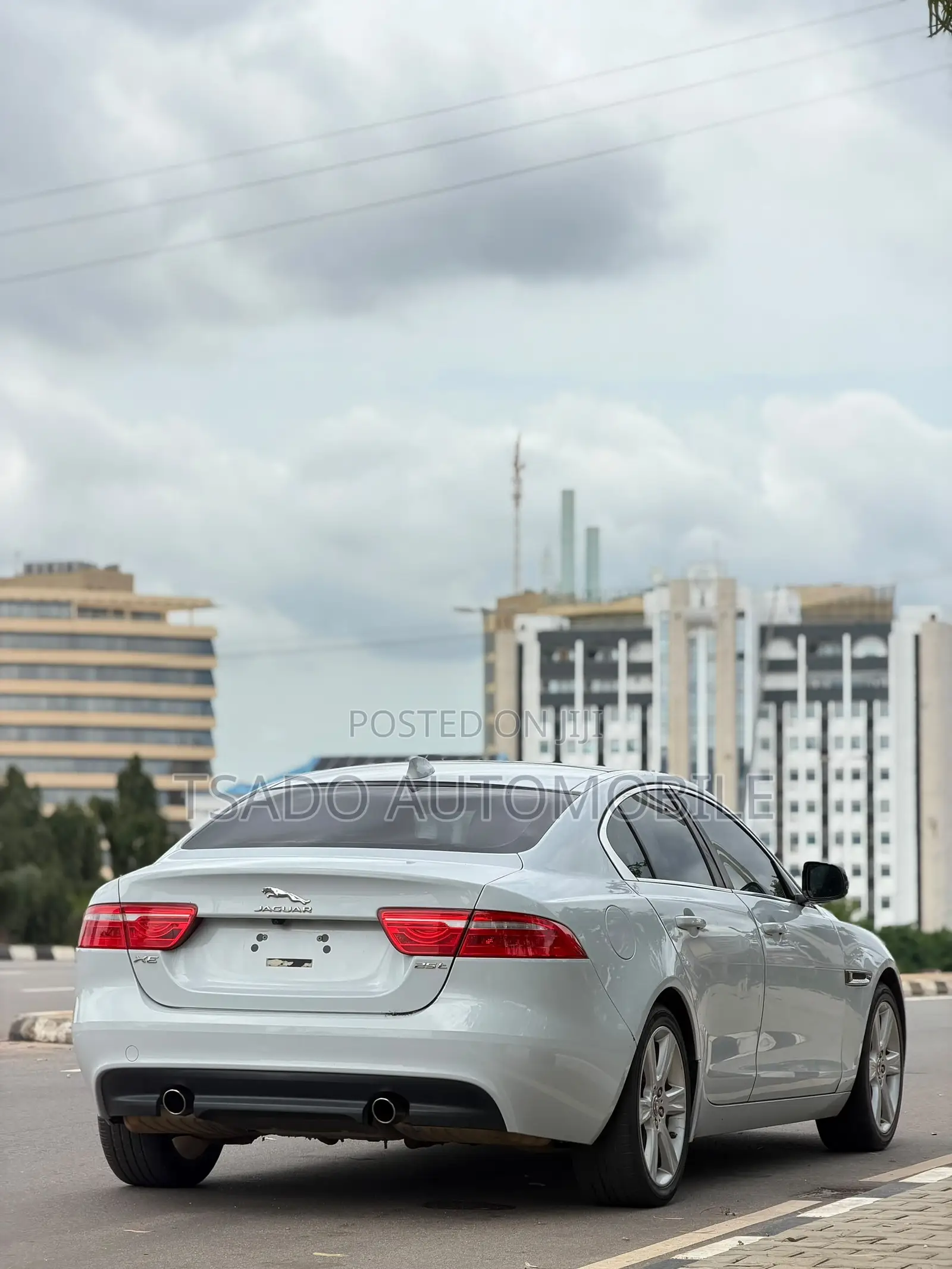 Jaguar XE 2017 Silver