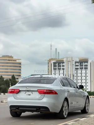 Jaguar XE 2017 Silver