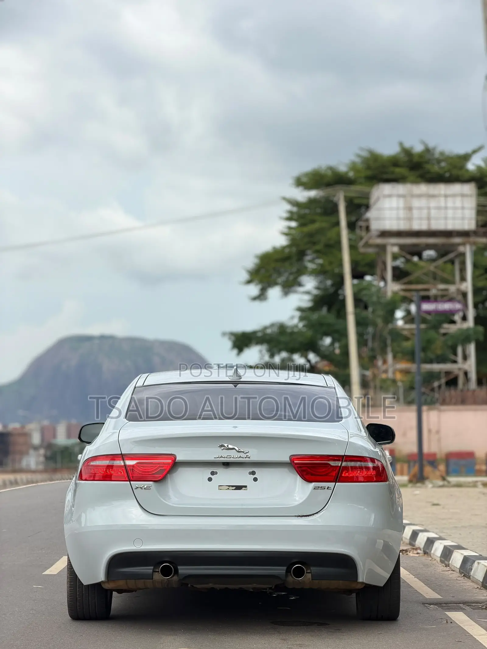 Jaguar XE 2017 Silver