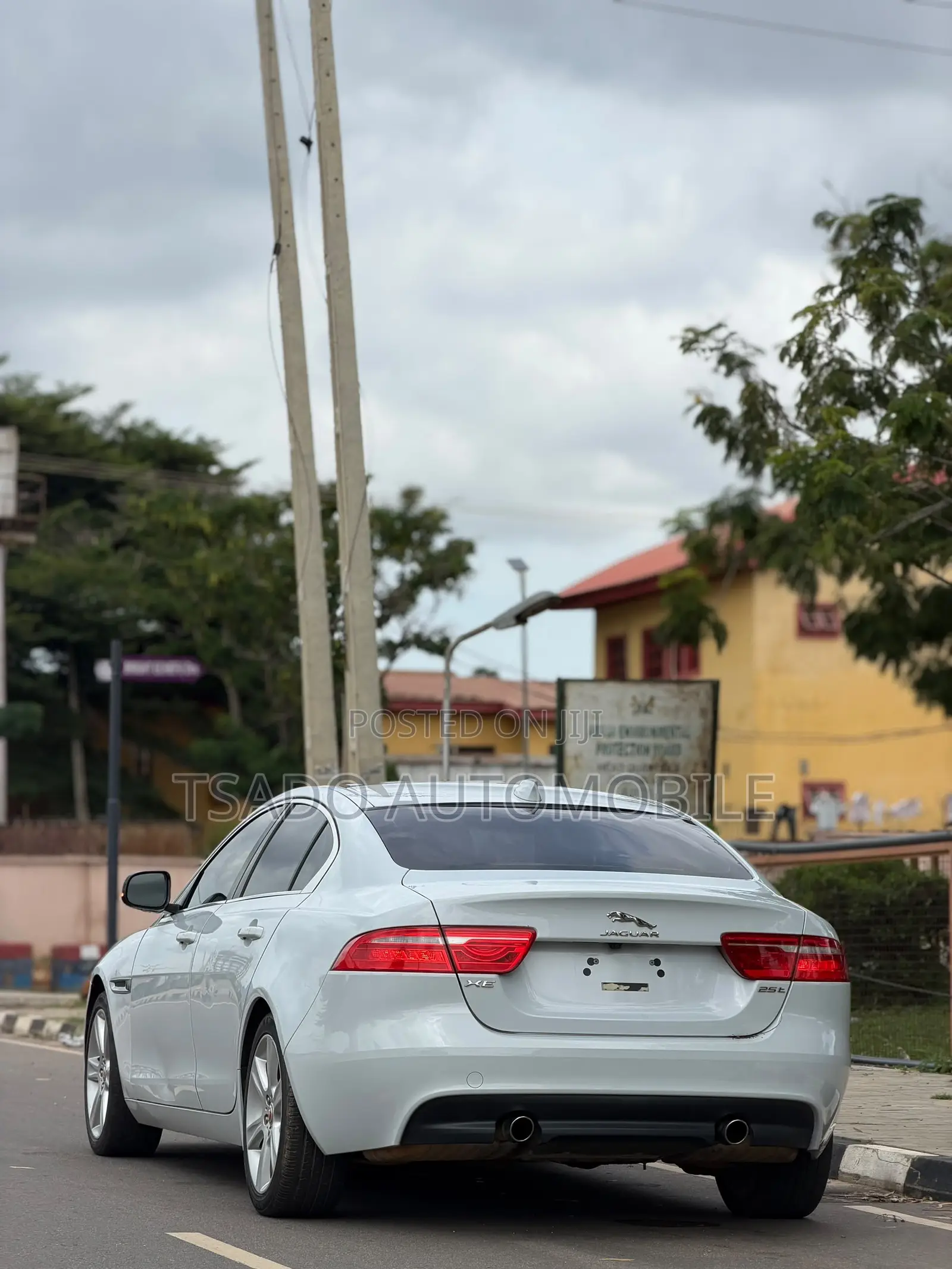 Jaguar XE 2017 Silver