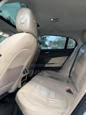 Jaguar XE 2017 Silver
