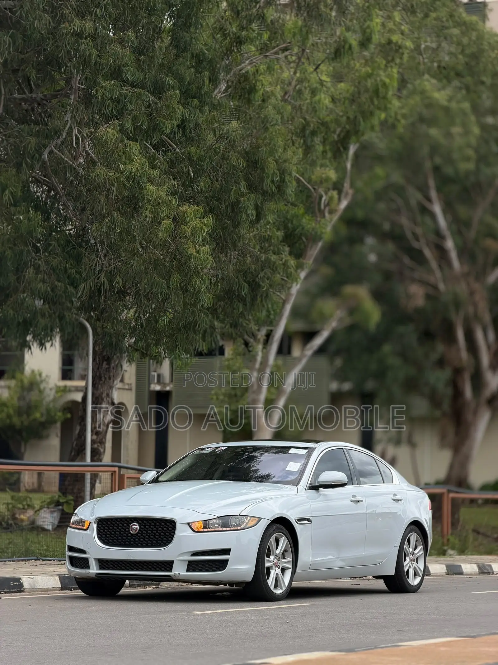 Jaguar XE 2017 Silver