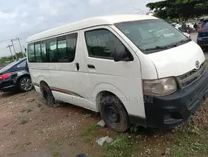Toyota HiAce 2010 White