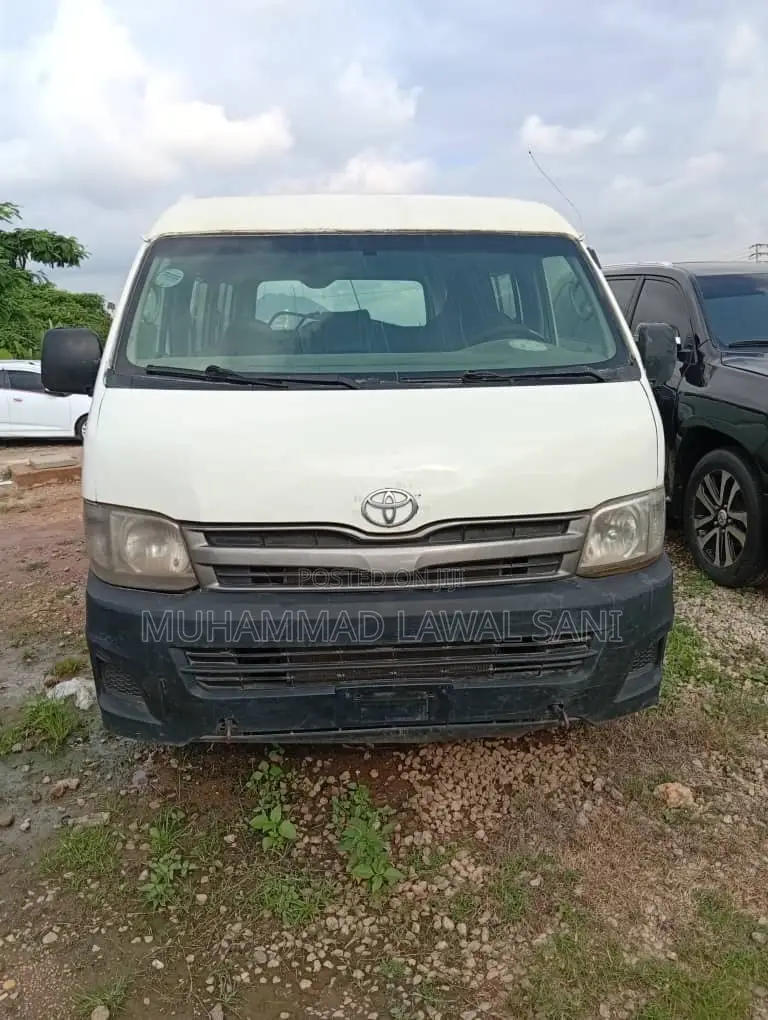 Toyota HiAce 2010 White