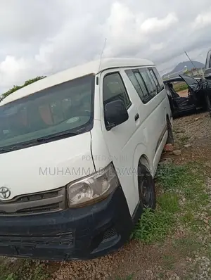 Toyota HiAce 2010 White