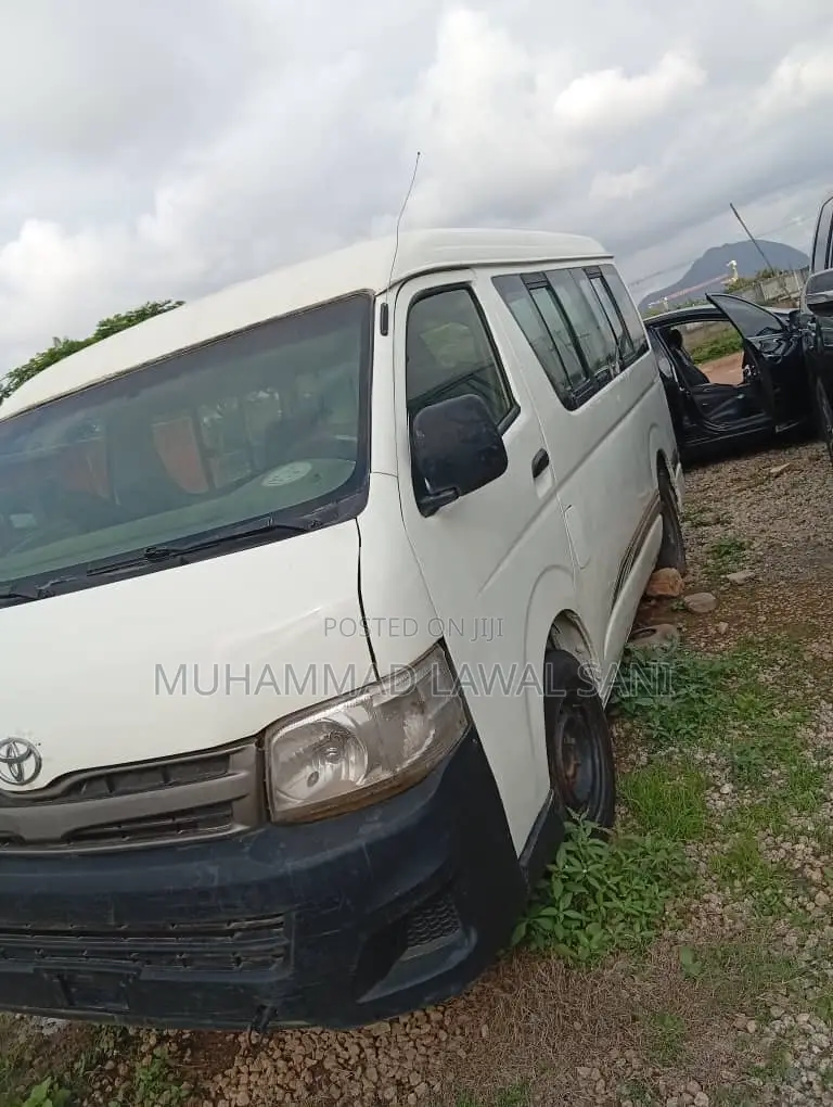 Toyota HiAce 2010 White