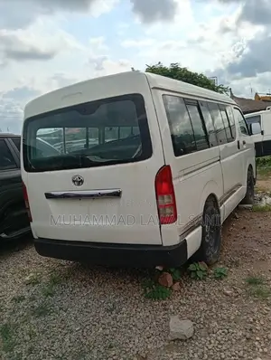 Toyota HiAce 2010 White