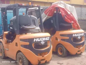 3 TONS FORKLIFT With Side Shifts