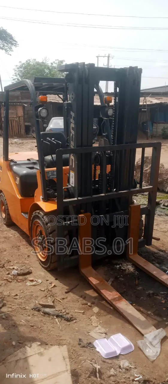 3 TONS FORKLIFT With Side Shifts