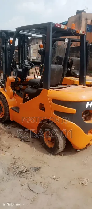 3 TONS FORKLIFT With Side Shifts