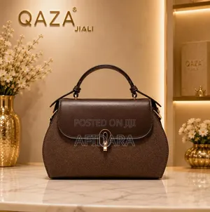 Qaza Elegant Two-Tone Handbag – Classy Perfect for Every Occasion