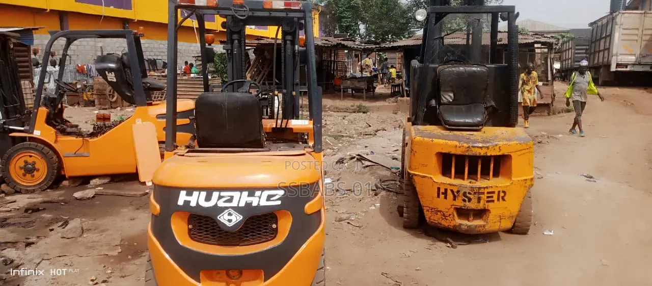 3 TONS FORKLIFT With Side Shifts