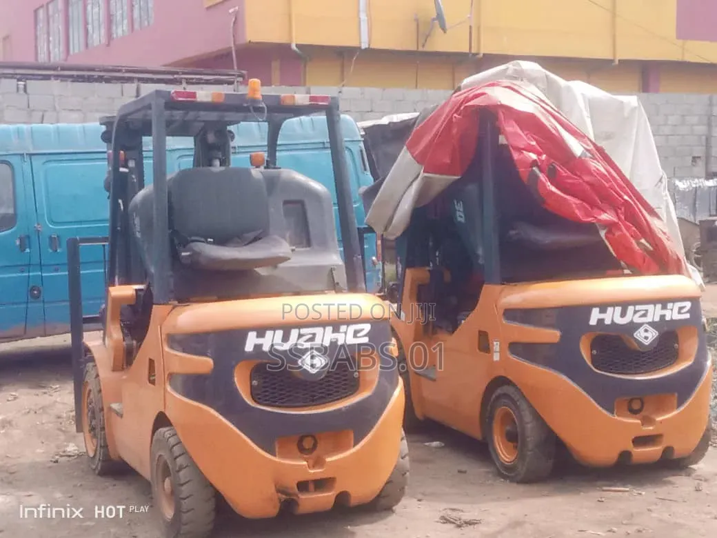 3 TONS FORKLIFT With Side Shifts