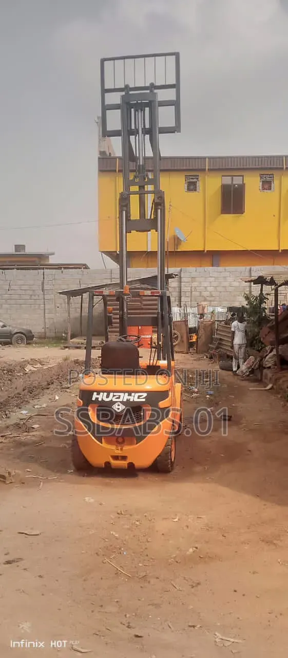 3 TONS FORKLIFT With Side Shifts