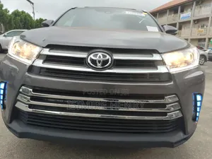 Toyota Highlander SE 2019 Gray