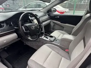 Toyota Camry XLE 4dr Sedan (3.5L 6cyl 6A) 2014 Silver