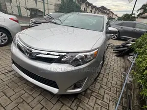 Toyota Camry XLE 4dr Sedan (3.5L 6cyl 6A) 2014 Silver