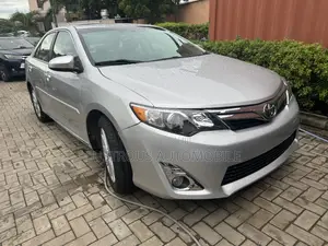 Toyota Camry XLE 4dr Sedan (3.5L 6cyl 6A) 2014 Silver