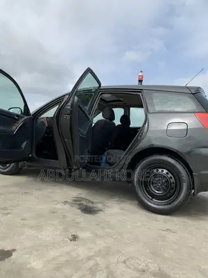 Toyota Matrix Hatchback FWD (1.8L 4cyl 5M) 2005 Gray