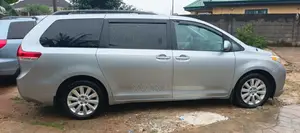 Toyota Sienna 2012 Silver