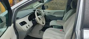 Toyota Sienna 2012 Silver
