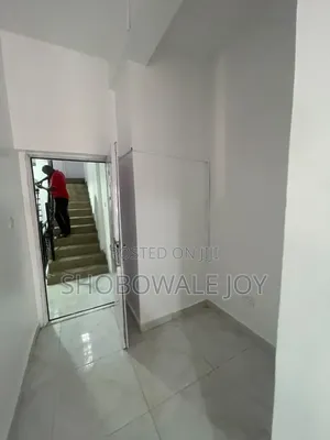 Mini Flat in Osapa London. for rent