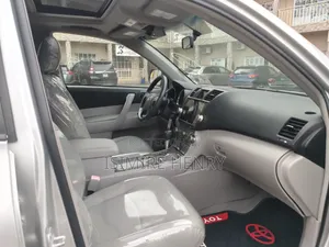 Toyota Highlander 2010 Silver