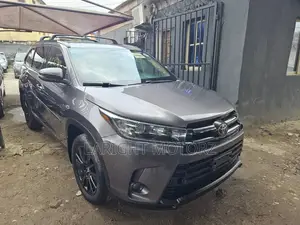 Toyota Highlander SE 2019 Gray