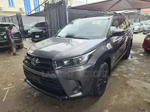 Toyota Highlander SE 2019 Gray