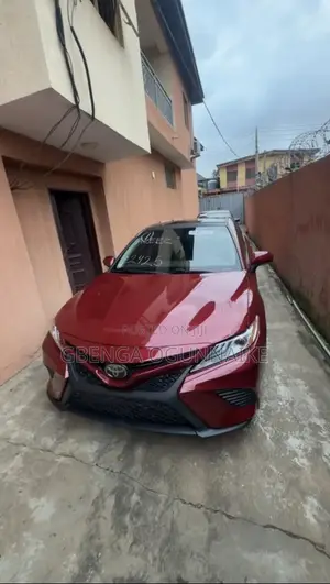 Toyota Camry XSE FWD (2.5L 4cyl 8AM) 2018 Red