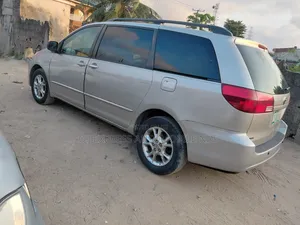 Toyota Sienna 2005 Gold