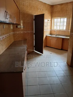 3bdrm Block of Flats in Utako for rent