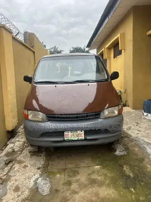 Toyota HiAce 2000 Brown