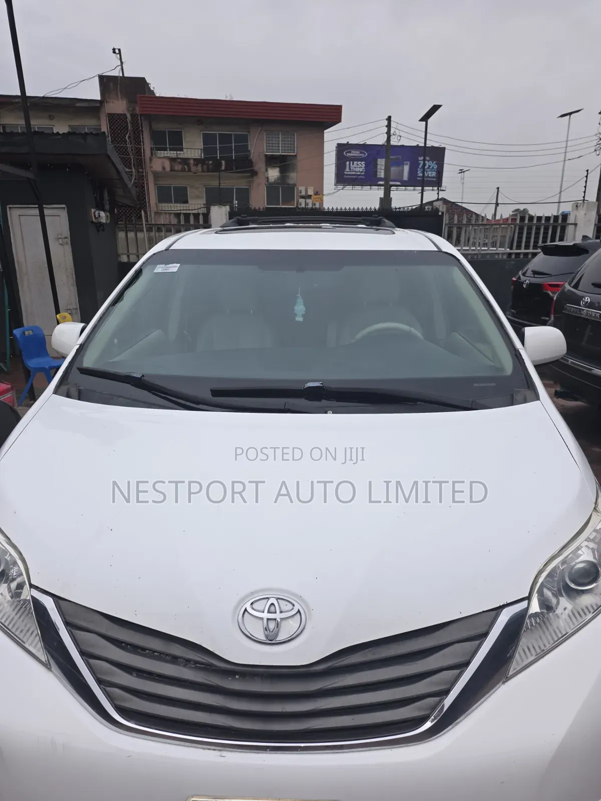 Toyota Sienna XLE FWD 8-Passenger 2013 White
