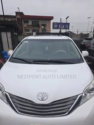 Toyota Sienna 2013 White