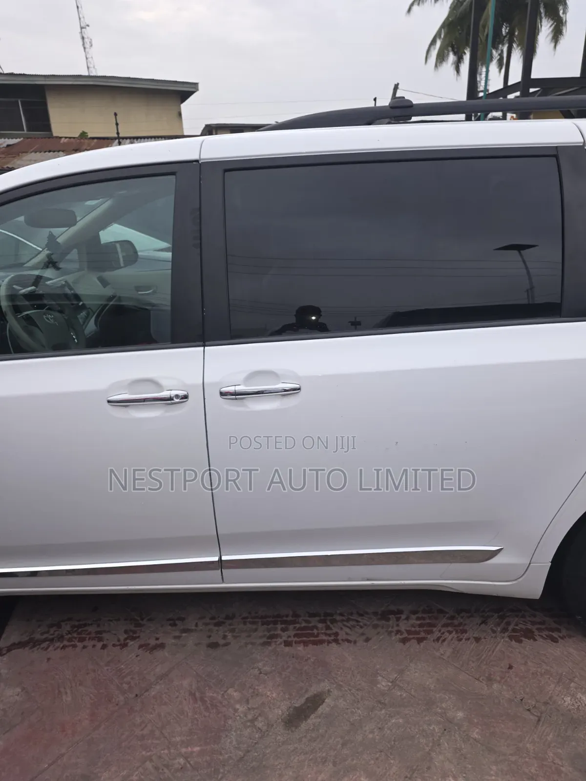 Toyota Sienna XLE FWD 8-Passenger 2013 White