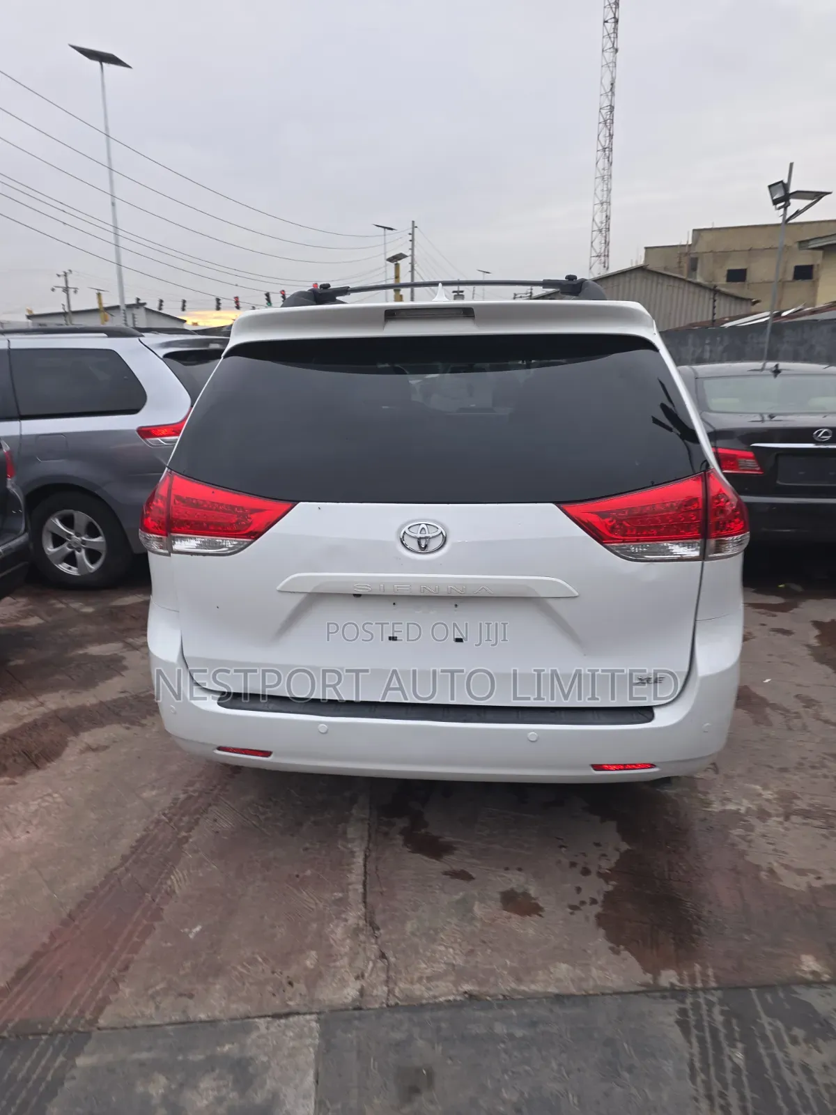Toyota Sienna XLE FWD 8-Passenger 2013 White