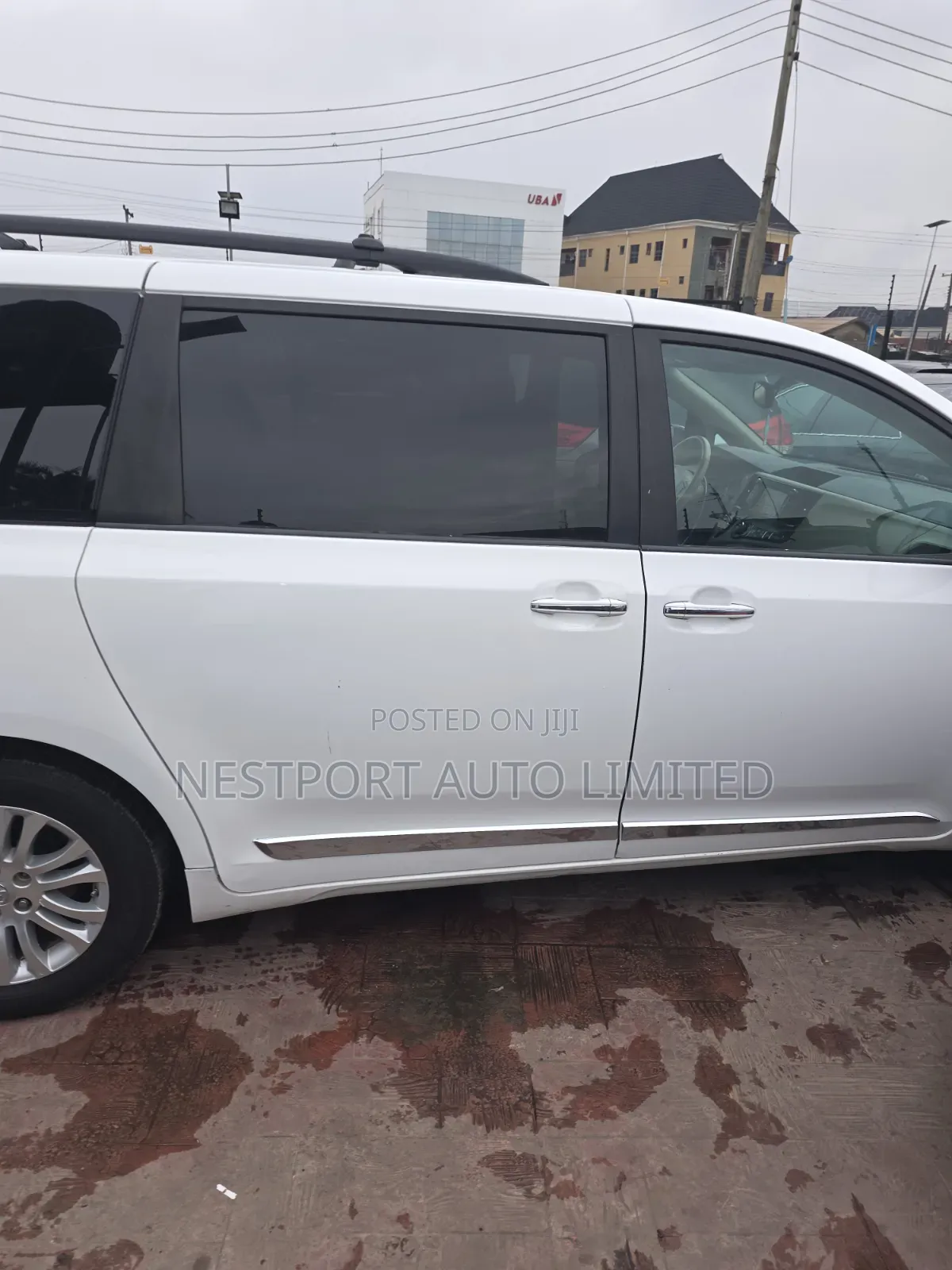 Toyota Sienna XLE FWD 8-Passenger 2013 White