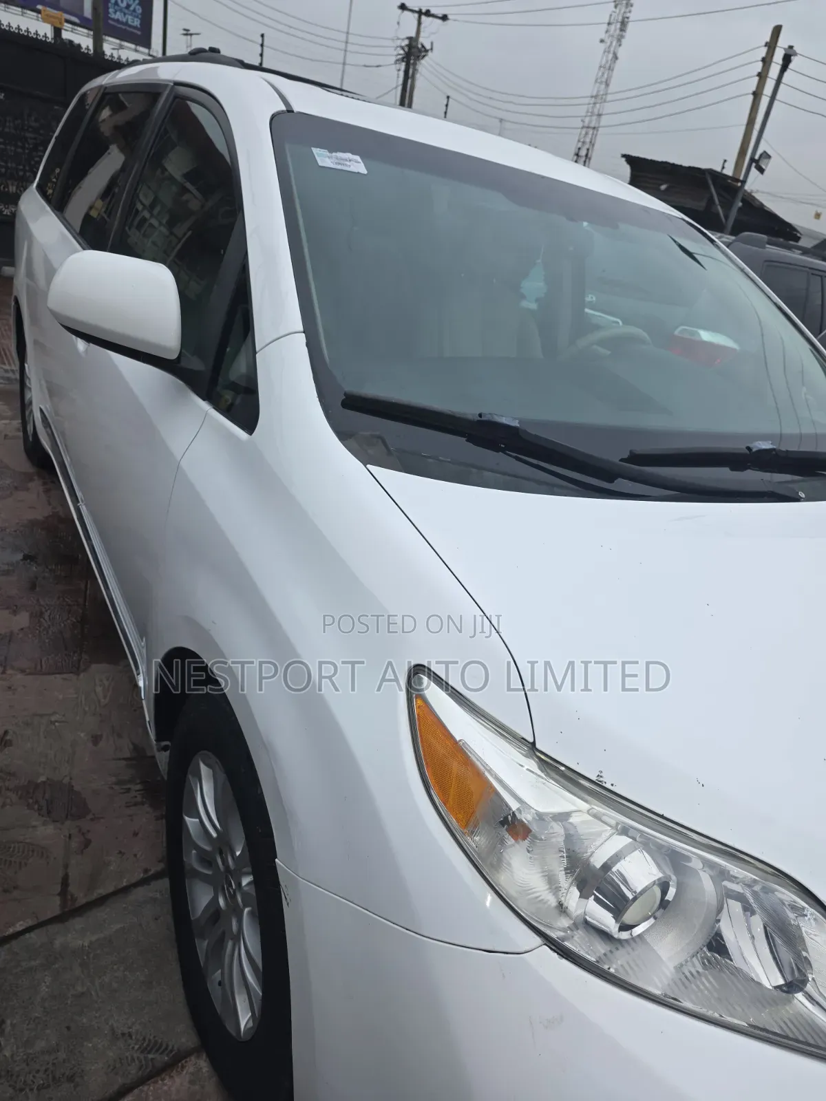 Toyota Sienna XLE FWD 8-Passenger 2013 White