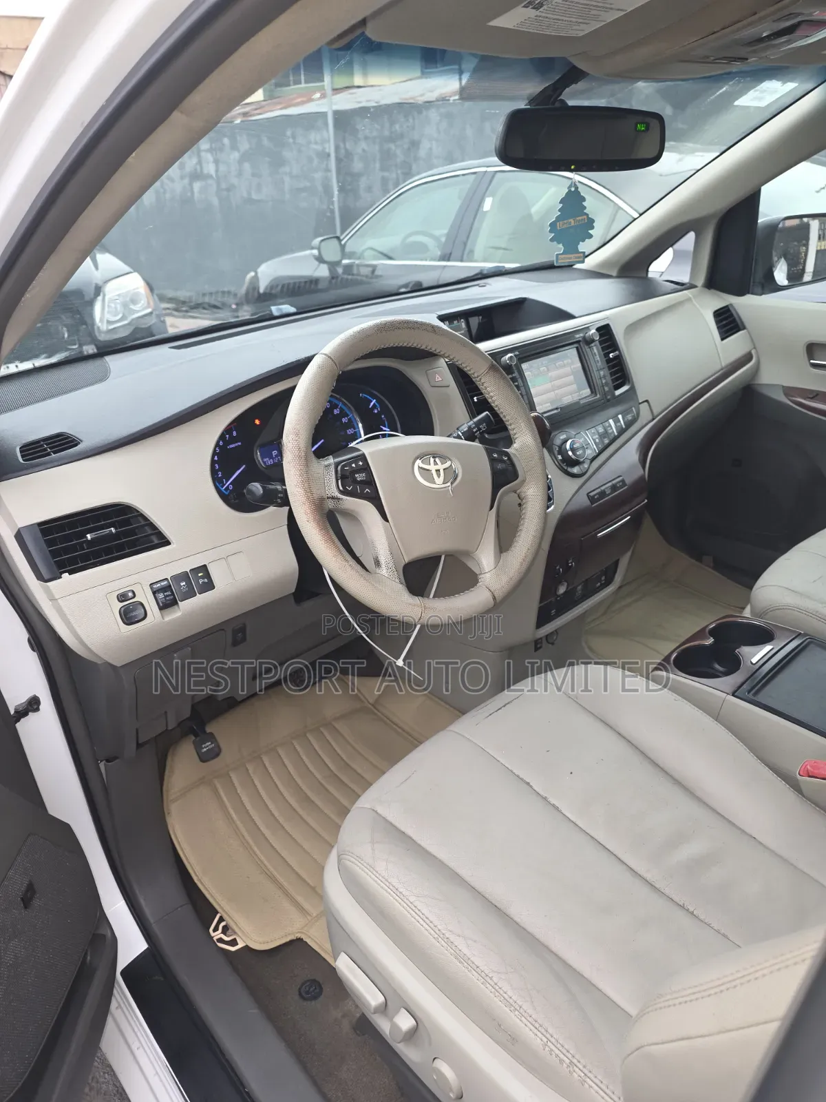 Toyota Sienna XLE FWD 8-Passenger 2013 White