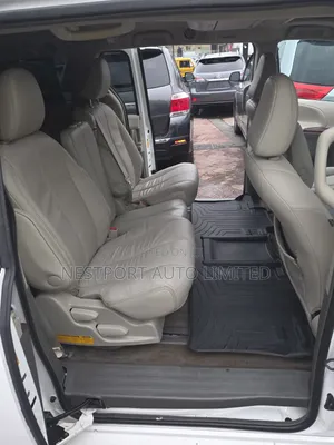 Toyota Sienna XLE FWD 8-Passenger 2013 White
