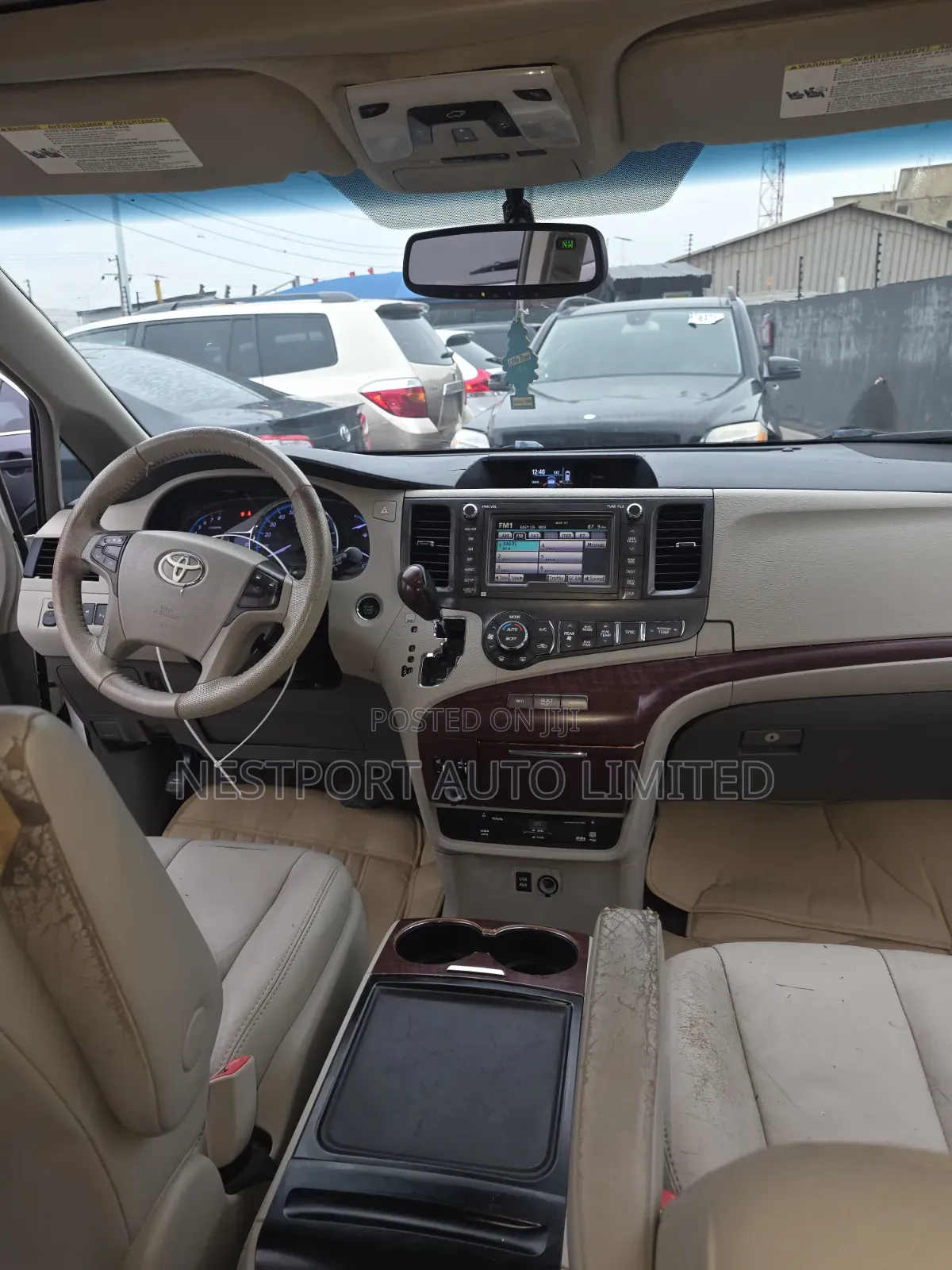 Toyota Sienna XLE FWD 8-Passenger 2013 White