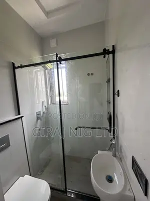 Bathroom Glass Cubicle