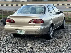 Toyota Corolla 2000 Gold
