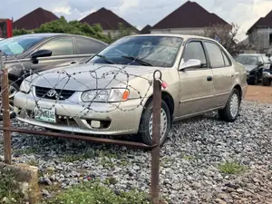 Toyota Corolla 2000 Gold