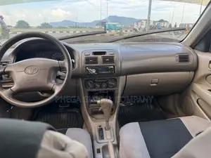 Toyota Corolla 2000 Gold