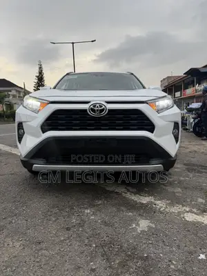 Toyota RAV4 XLE AWD 2020 White