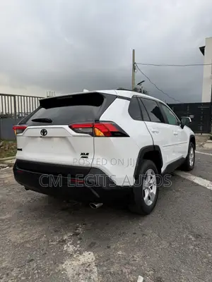 Toyota RAV4 XLE AWD 2020 White