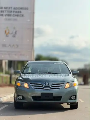Toyota Camry XLE 4dr Sedan (2.5L 4cyl 6A) 2011 Green