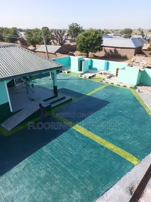 Alluring Floor and Wall Increte Design